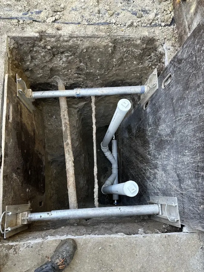 Experienced plumber completing Drain Cleaning work in West Carson